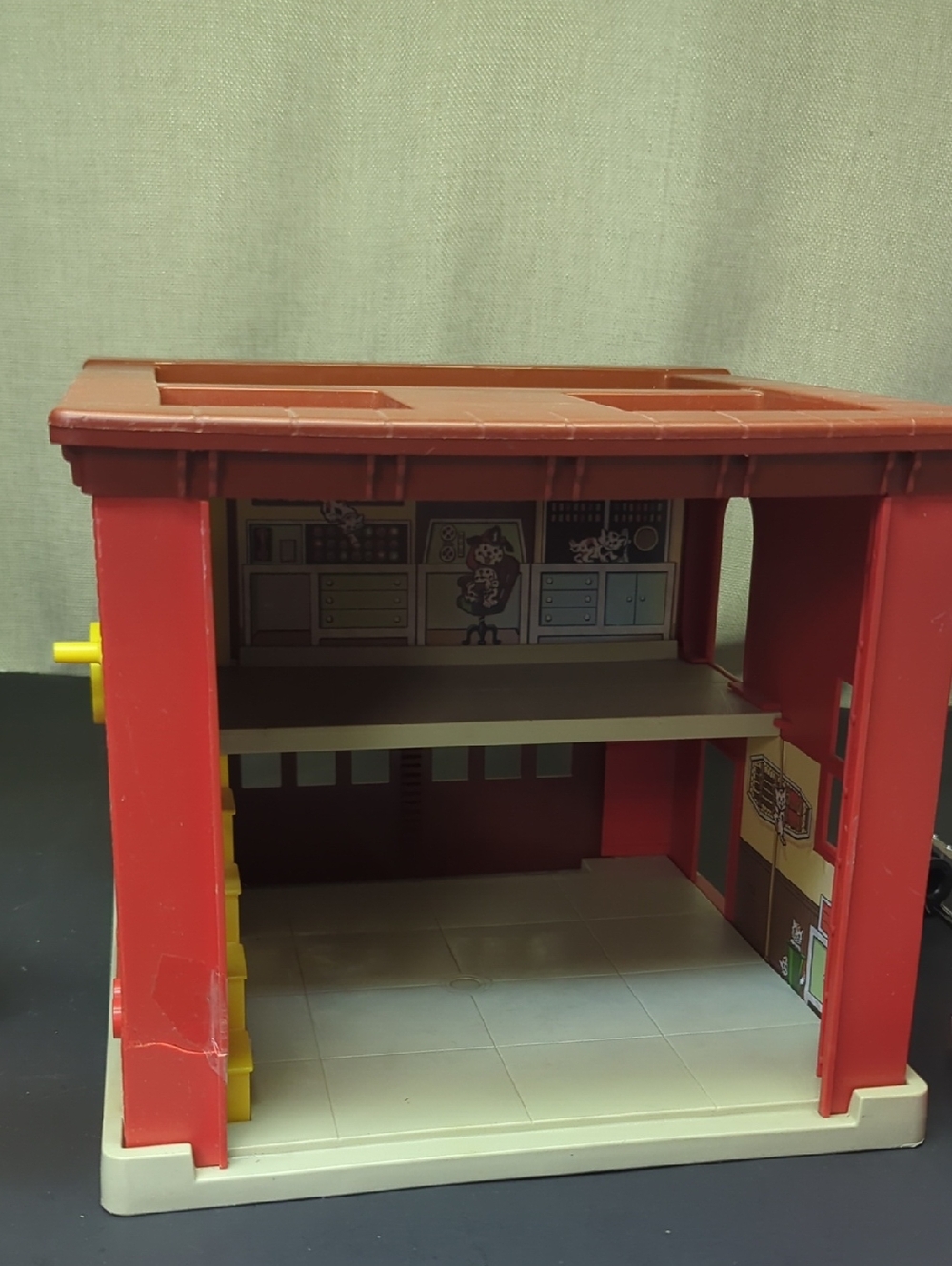 1979 VINTAGE WORKING FISHER PRICE PLAY FAMILY FIRE STATION #928 w/accessories - Picture 11 of 16